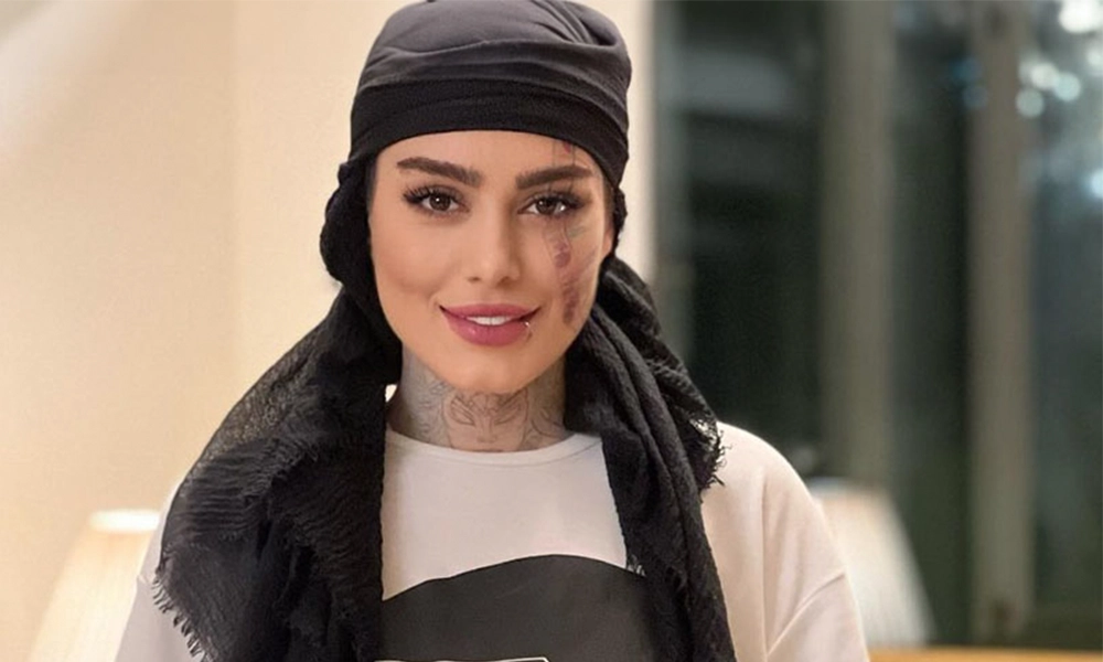 کاشت ابروی سحر قریشی