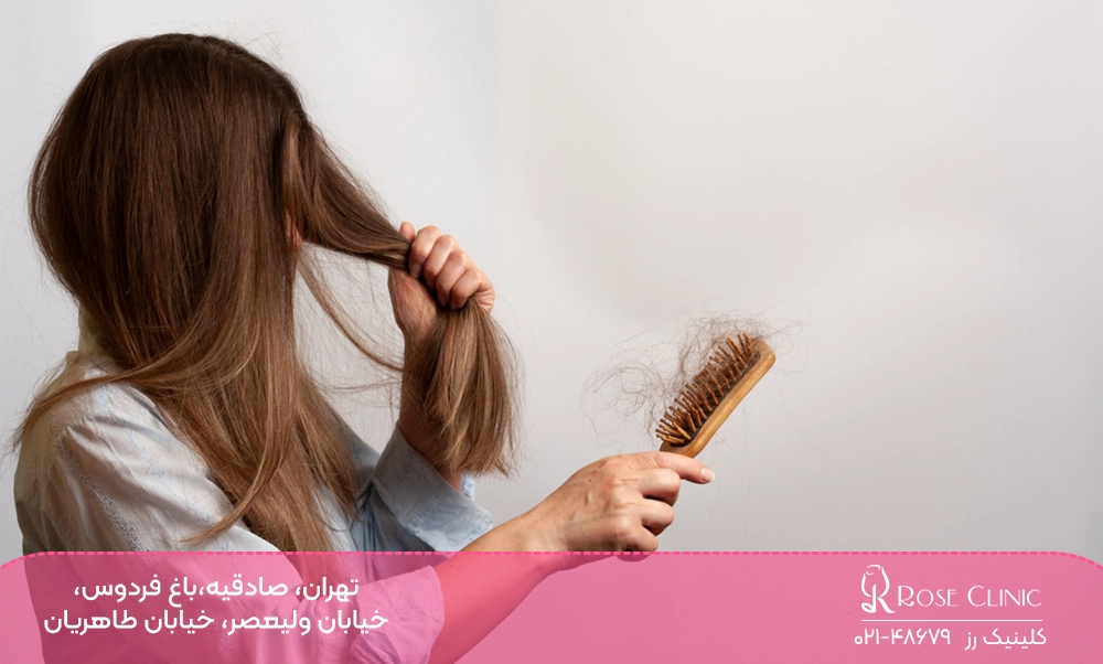 موهای بلند خانمی با ریزش مو